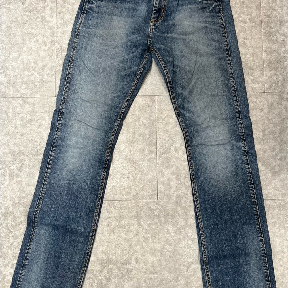 Wrangler Men's Slim Straight Jeans in Faded Blue Wash